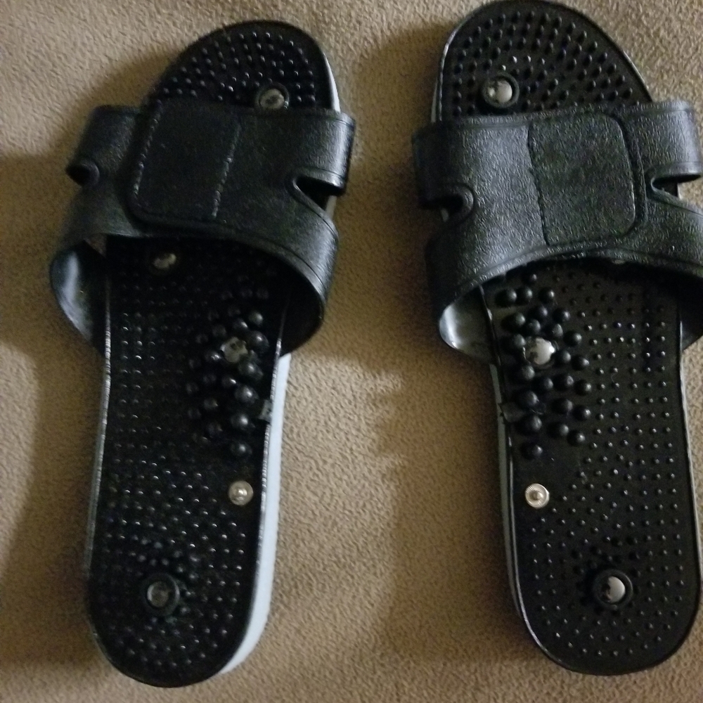 Magnetic house slippers